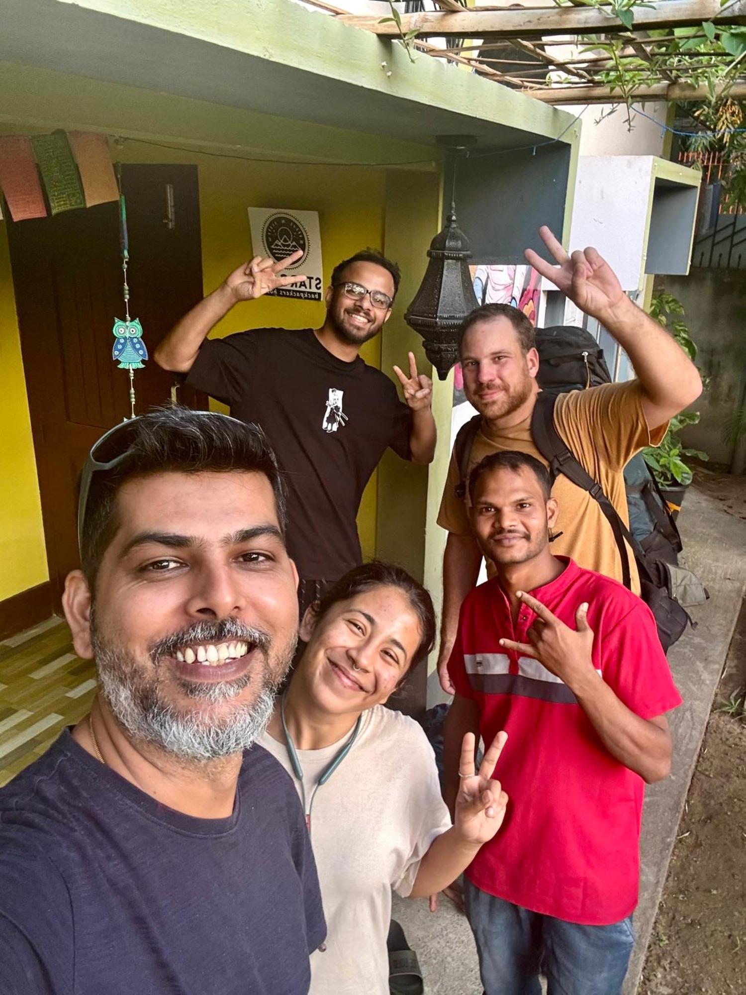 Stargaze Backpackers Hostel グワーハーティー エクステリア 写真